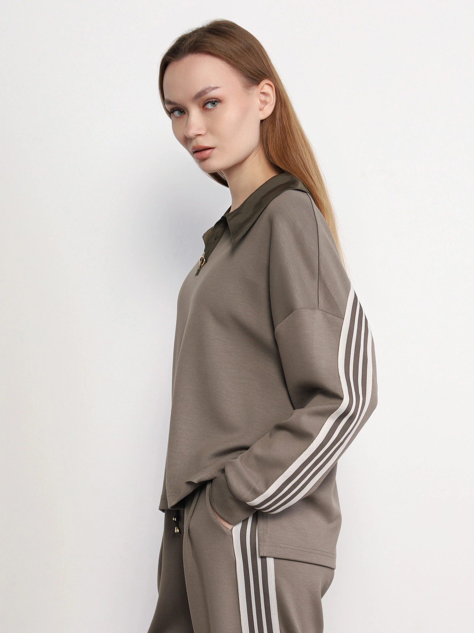 Джемпер свободного кроя с лампасами